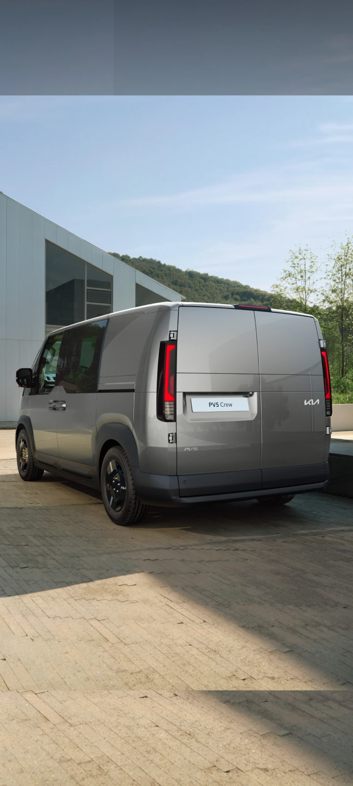 Heckansicht schräg von hinten des Kia PV5 Crew Van